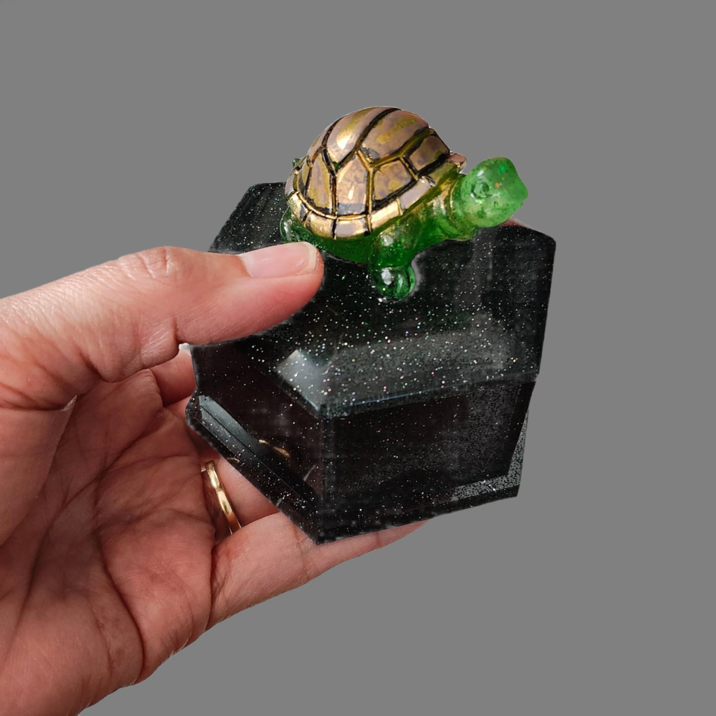 Knickknack - Resin hexagon trinket box with turtle lid