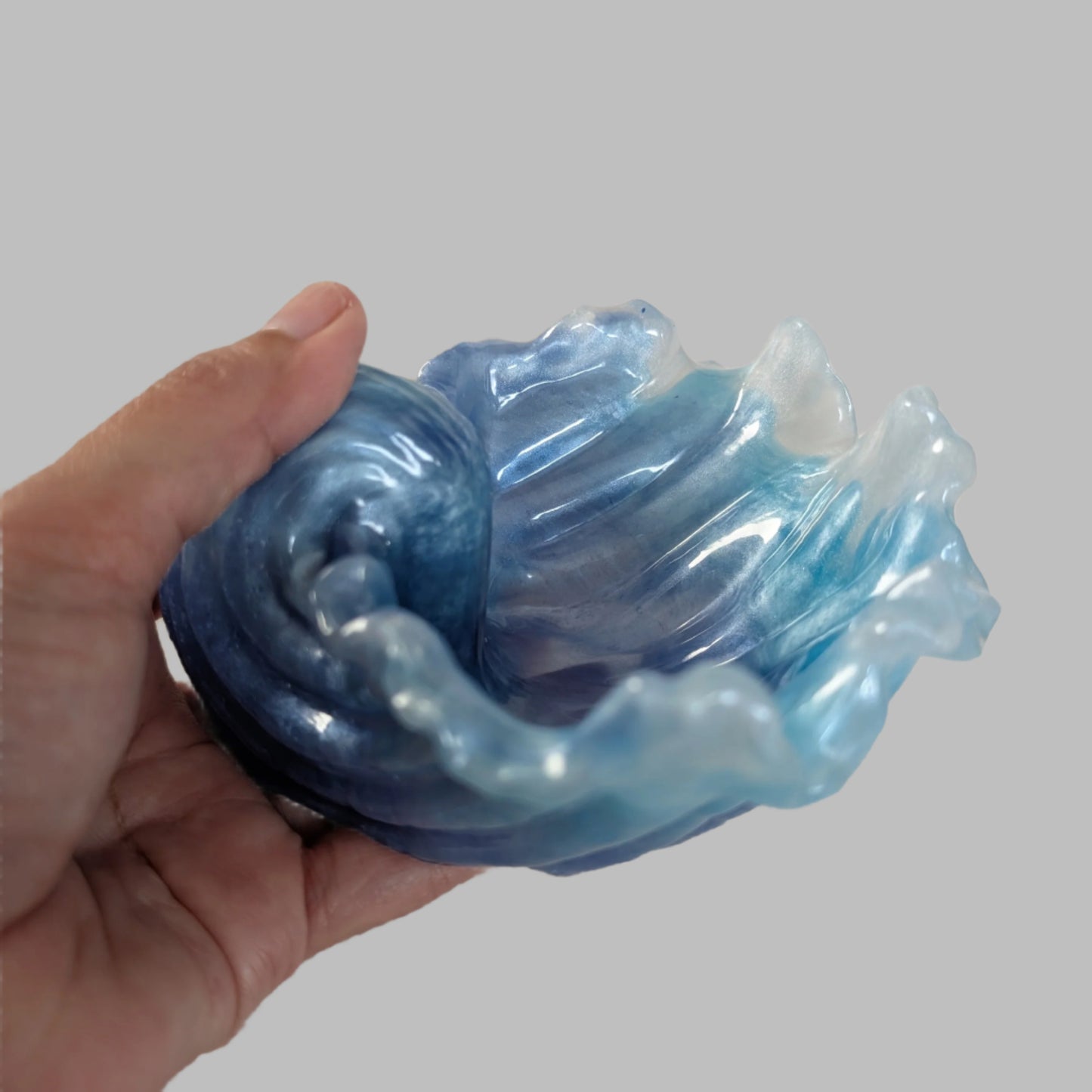 Knickknack - Resin Wave trinket dish