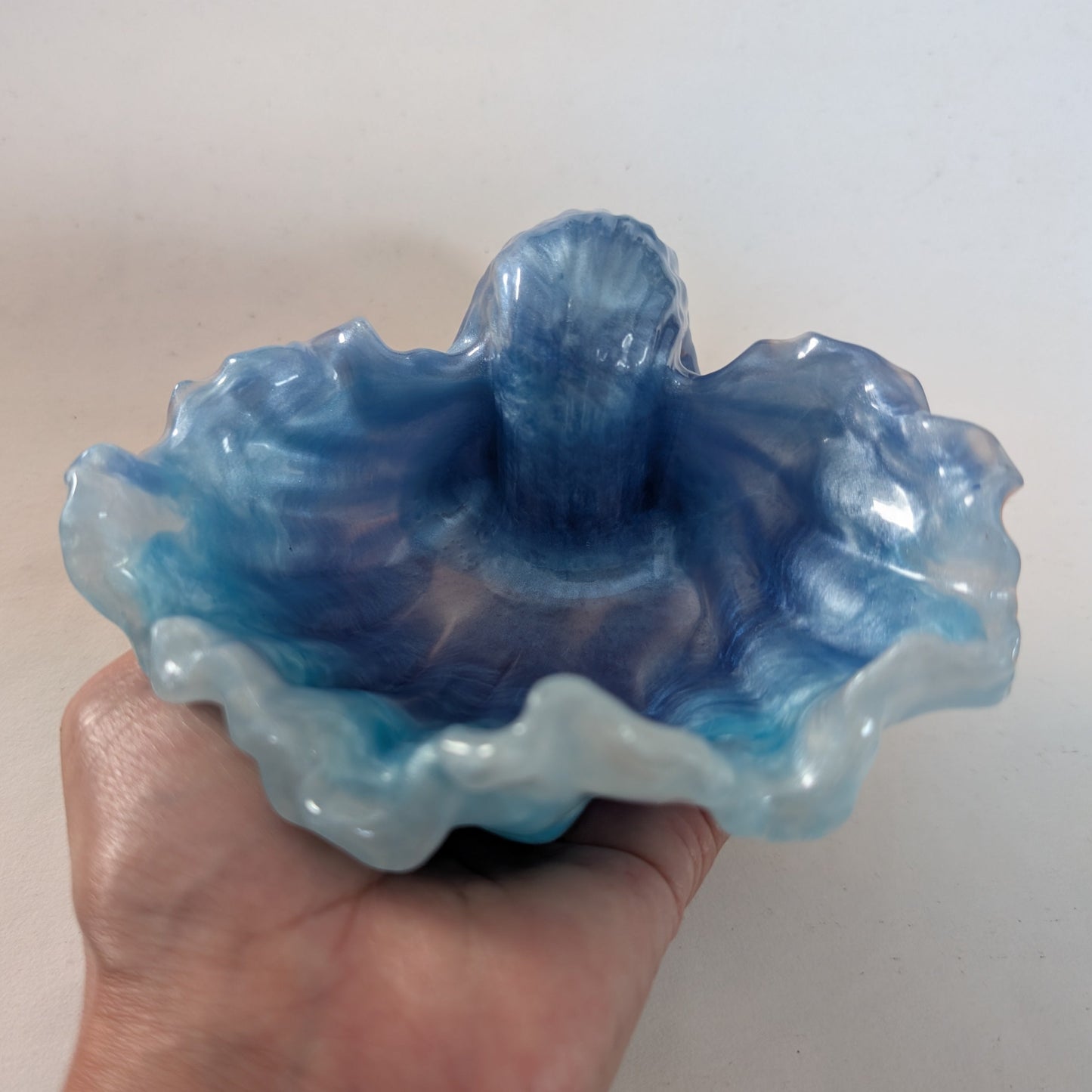 Knickknack - Resin Wave trinket dish