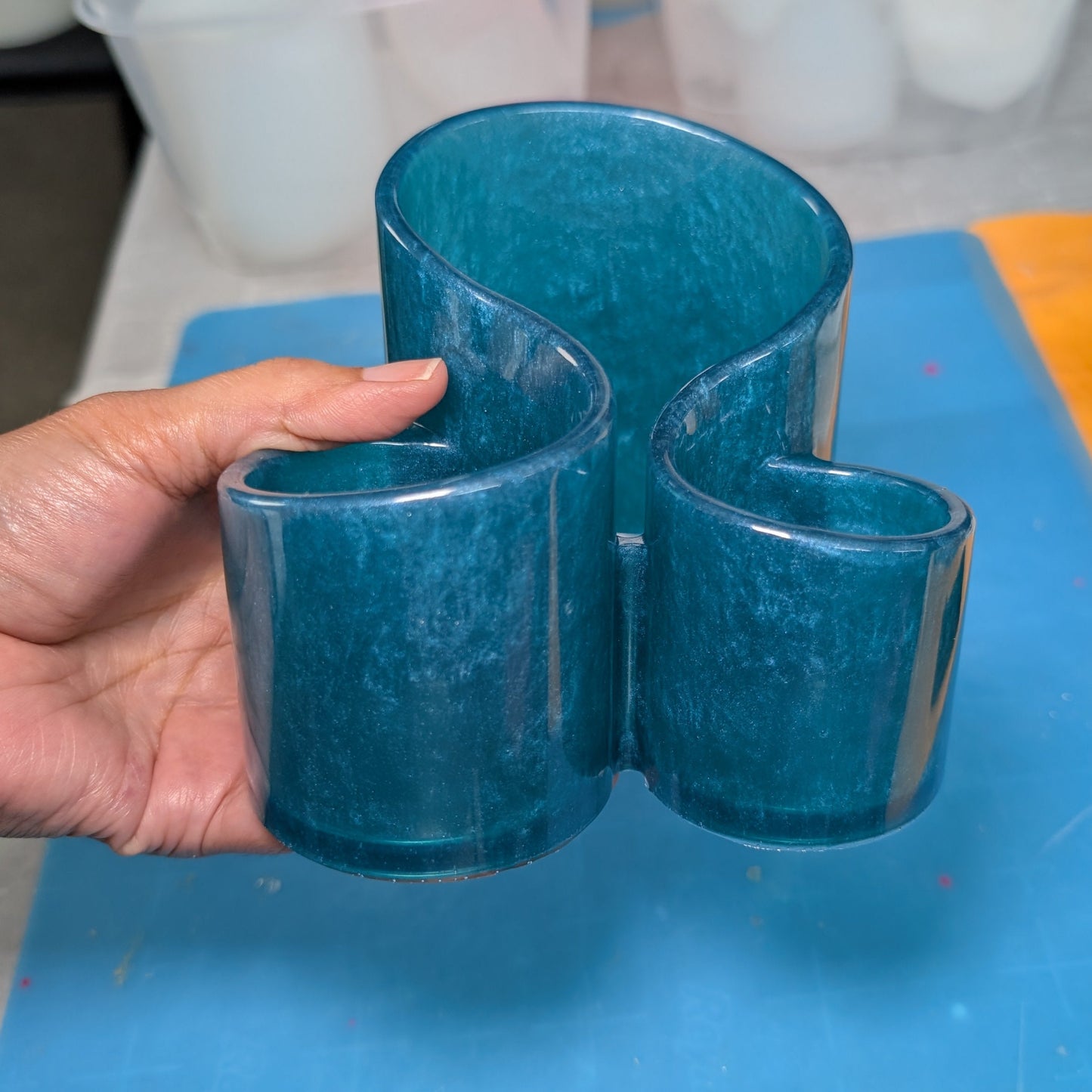 Knickknack - Large resin brush/pen holder