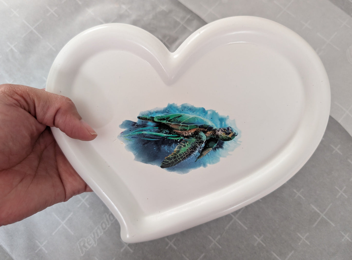 Knickknack - Resin large irregular heart tray