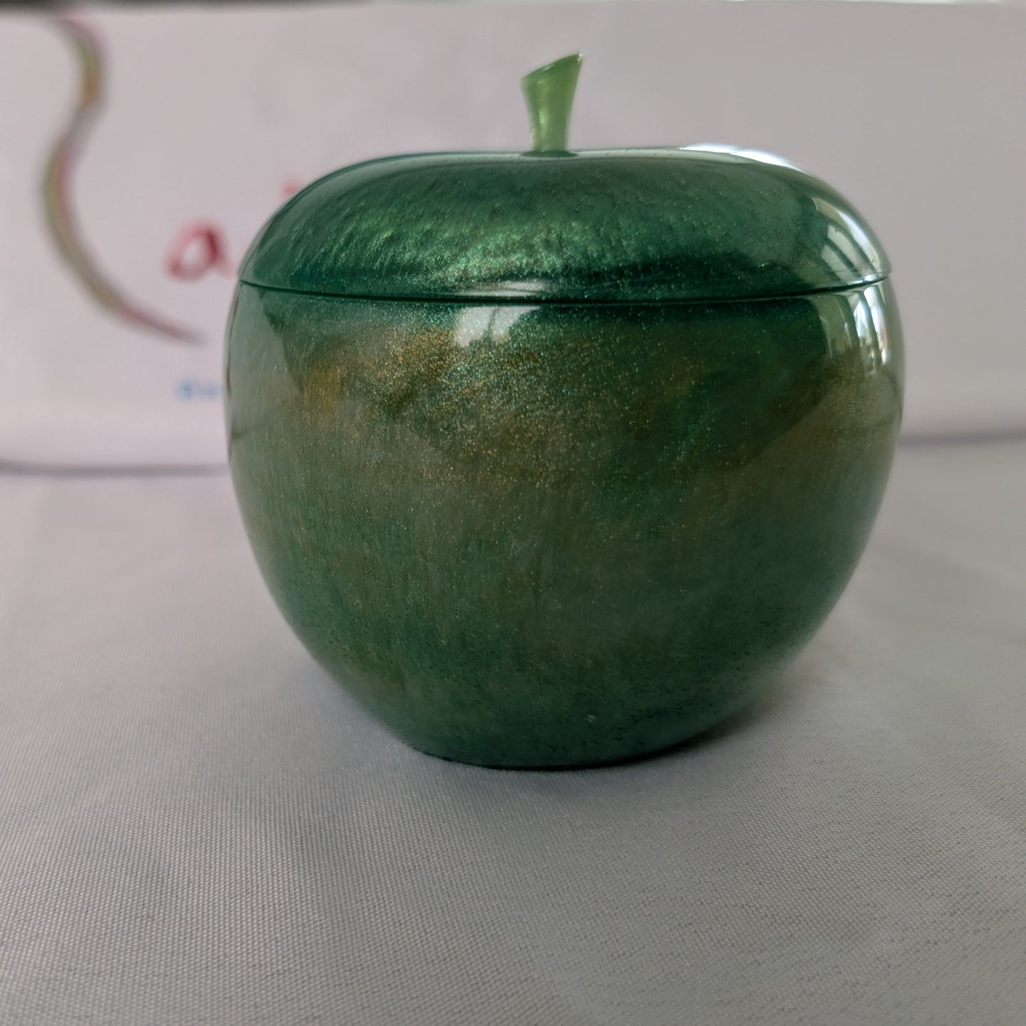 Knickknack - Resin apple trinket with lid