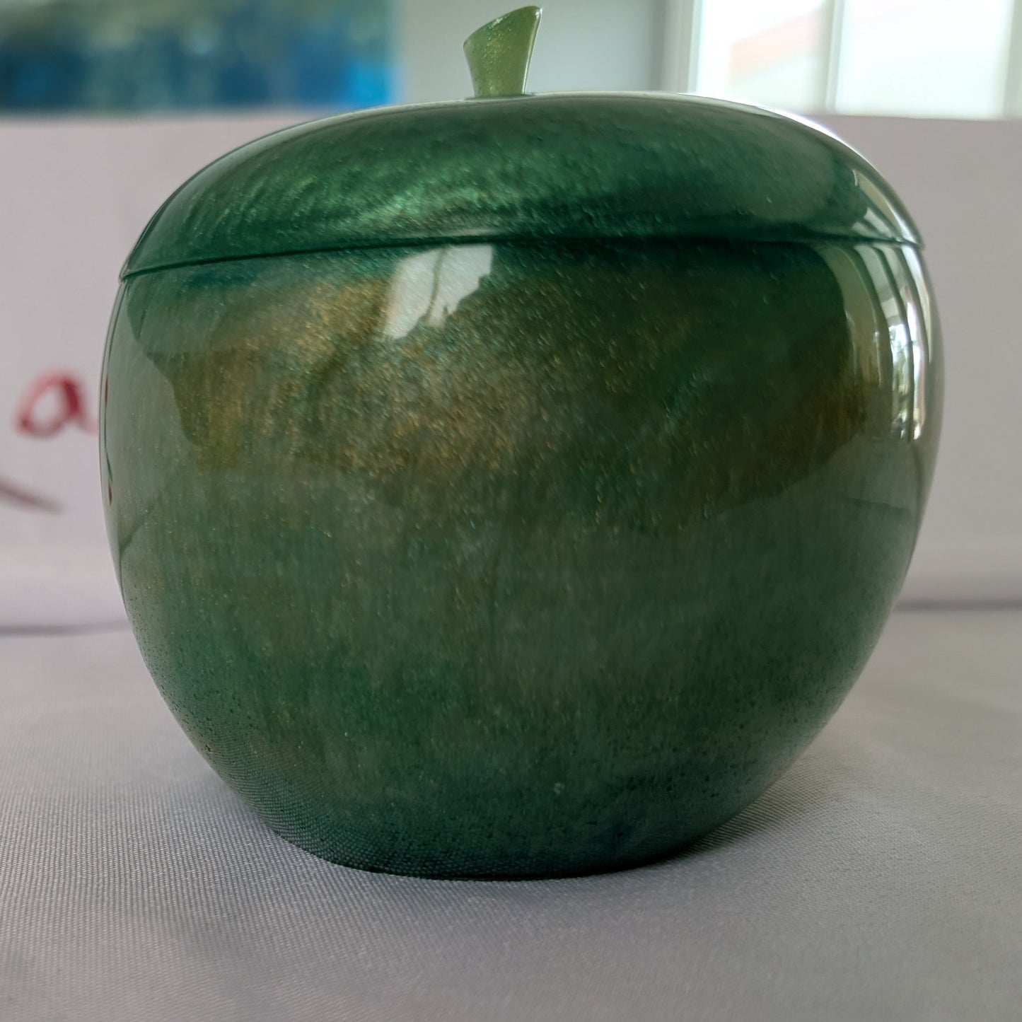 Knickknack - Resin apple trinket with lid