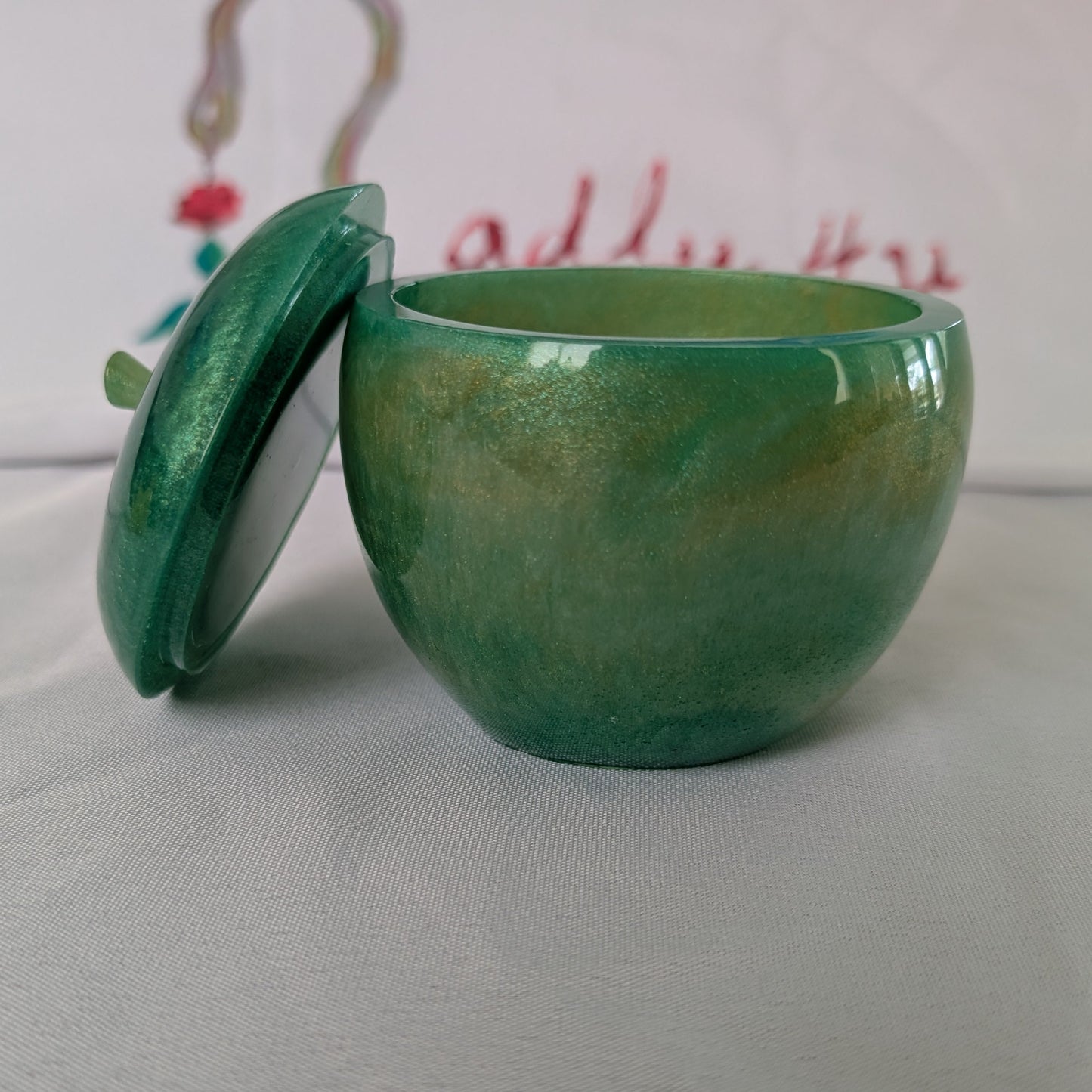 Knickknack - Resin apple trinket with lid