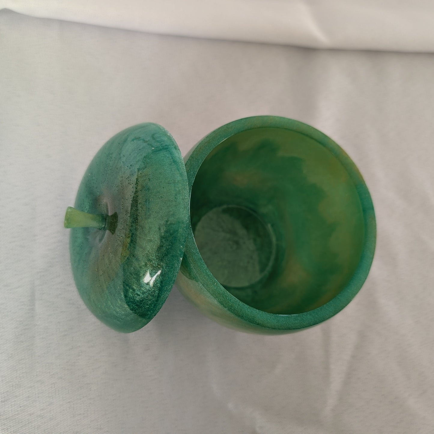 Knickknack - Resin apple trinket with lid