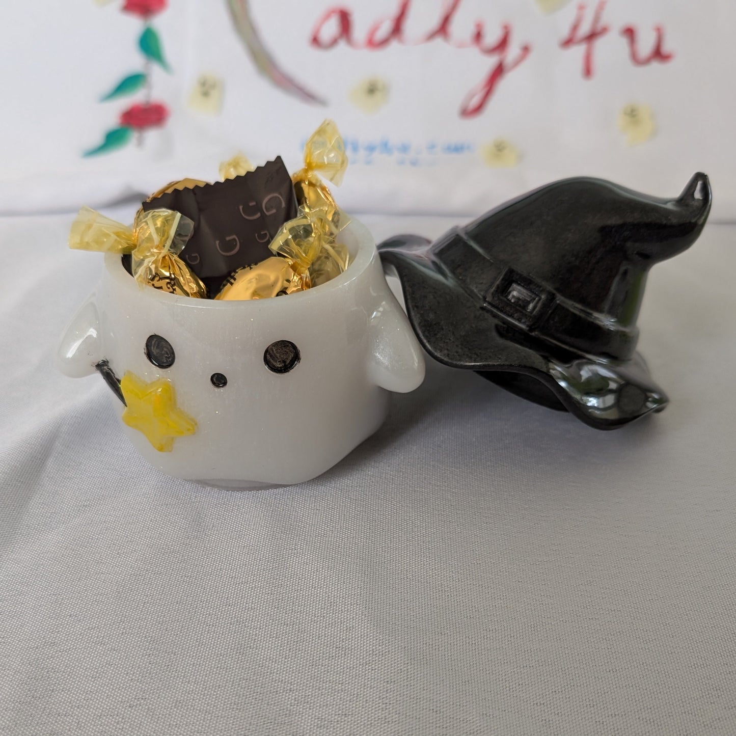 Knickknack - Resin ghost trinket with hat lid