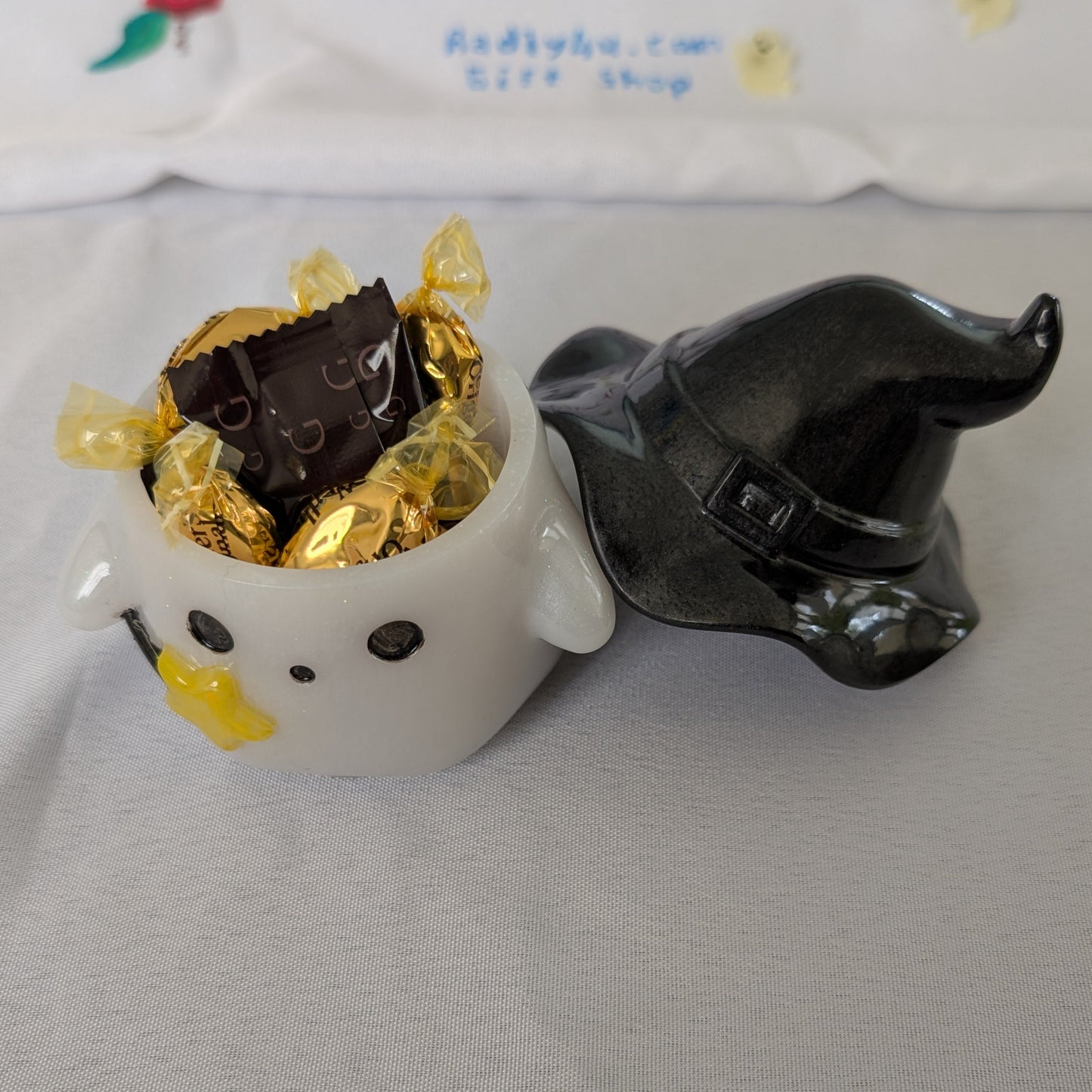 Knickknack - Resin ghost trinket with hat lid