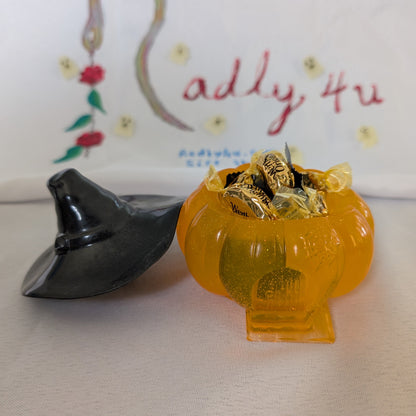 Knickknack - Resin pumpkin house trinket with hat lid