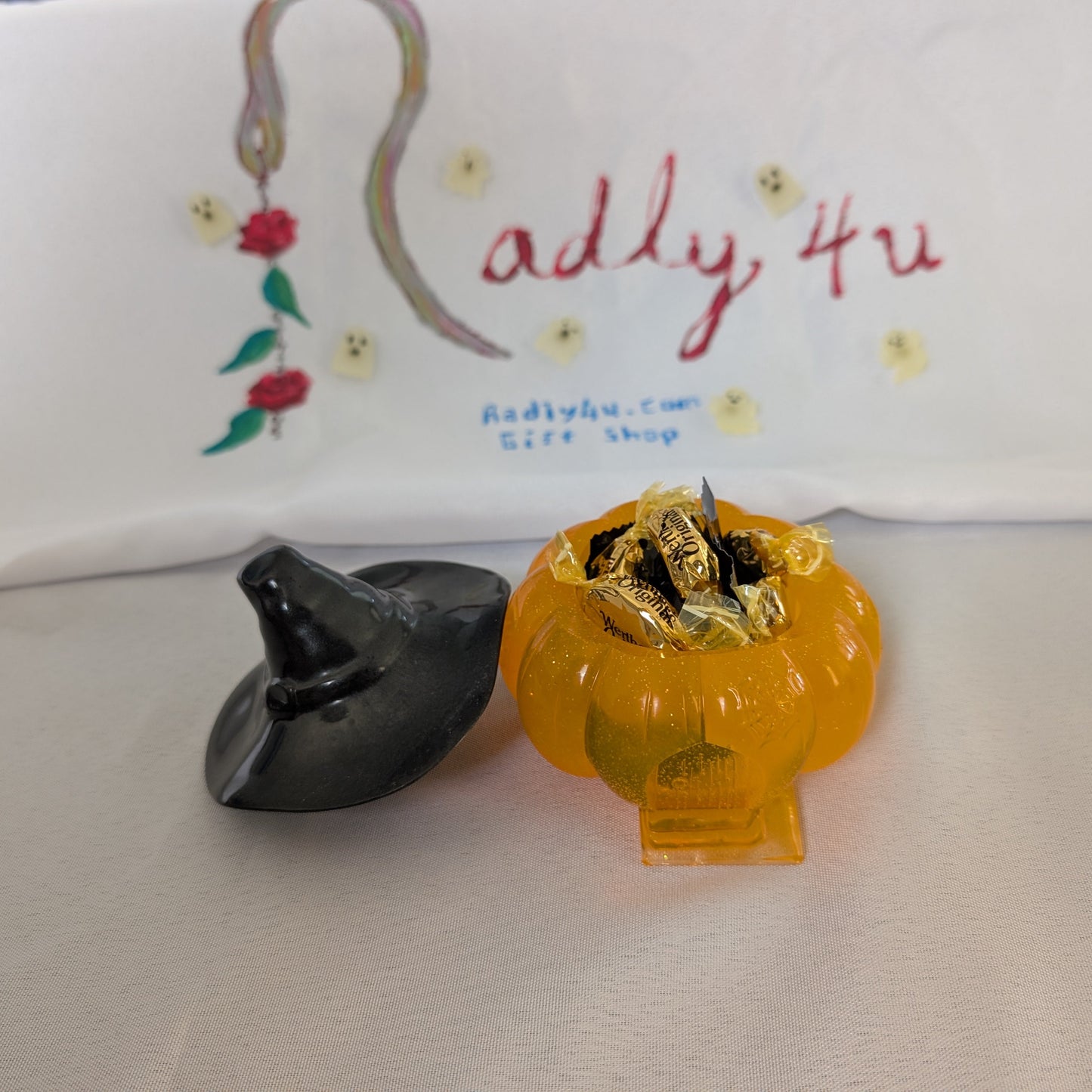 Knickknack - Resin pumpkin house trinket with hat lid