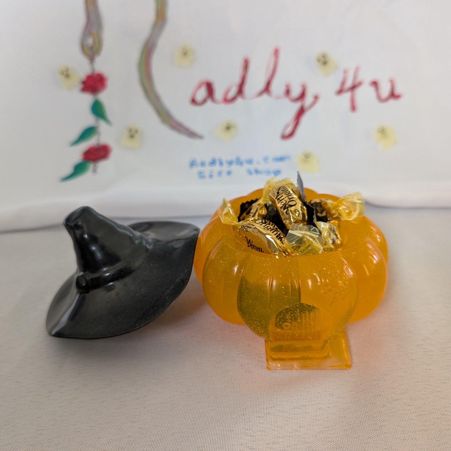 Knickknack - Resin pumpkin house trinket with hat lid