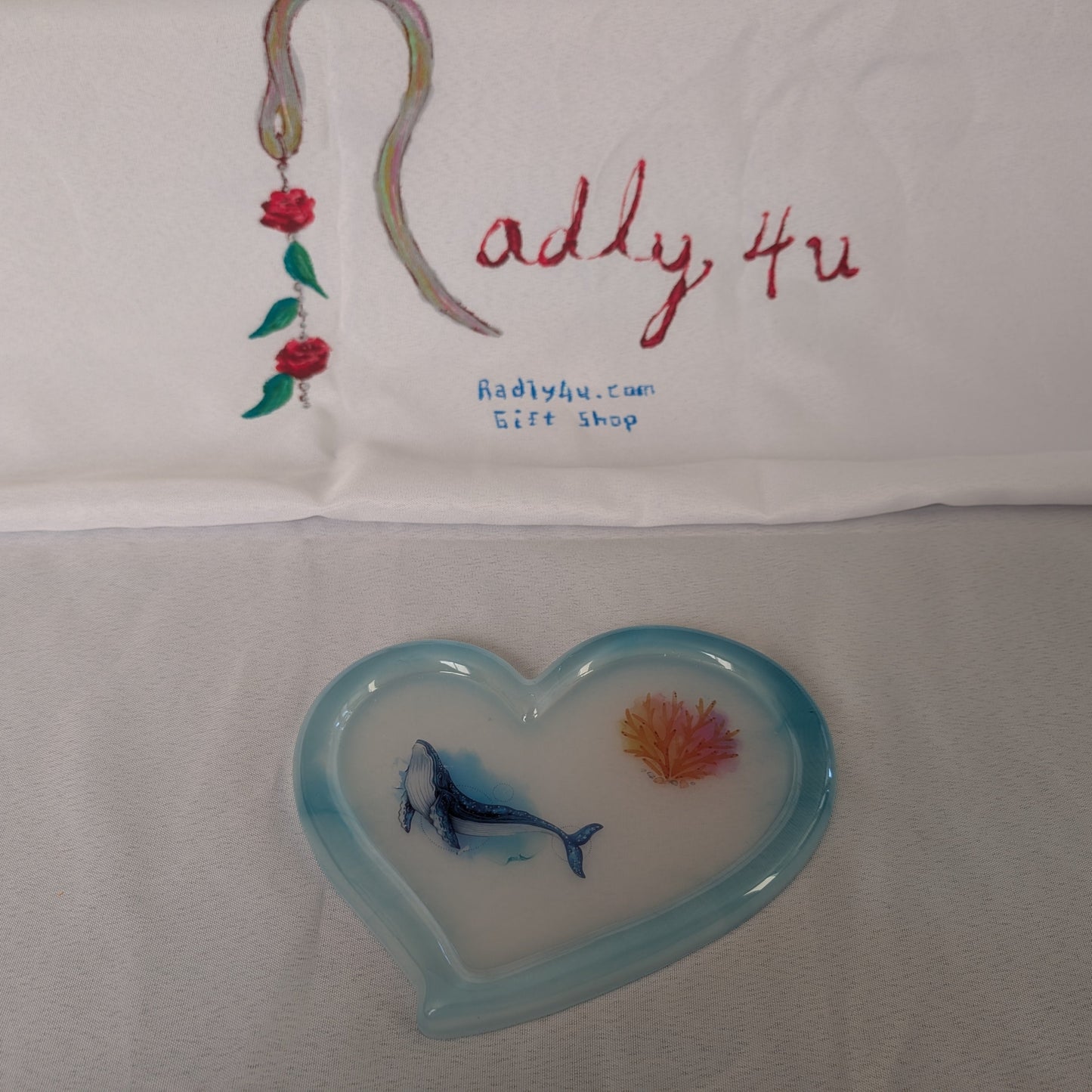 Knickknack - Resin large irregular heart tray