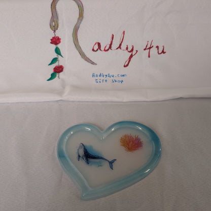 Knickknack - Resin large irregular heart tray