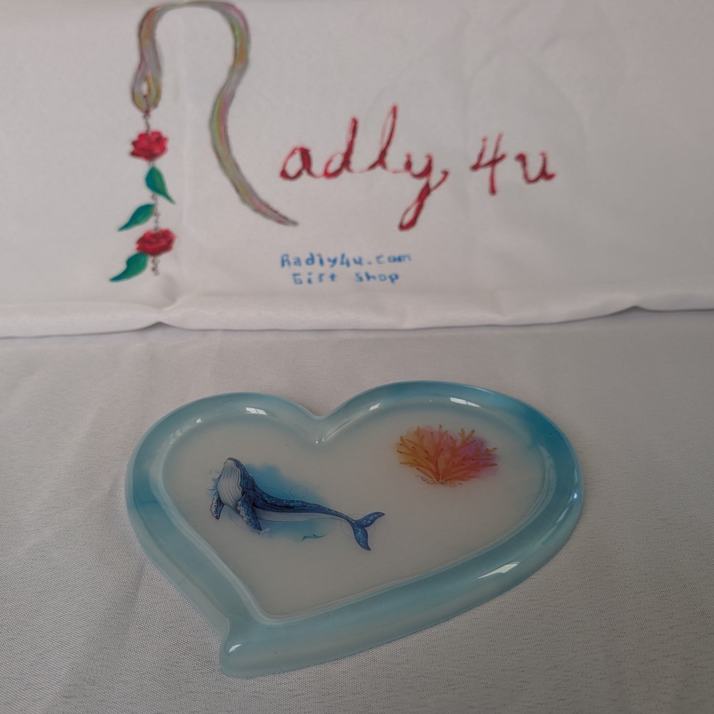Knickknack - Resin large irregular heart tray