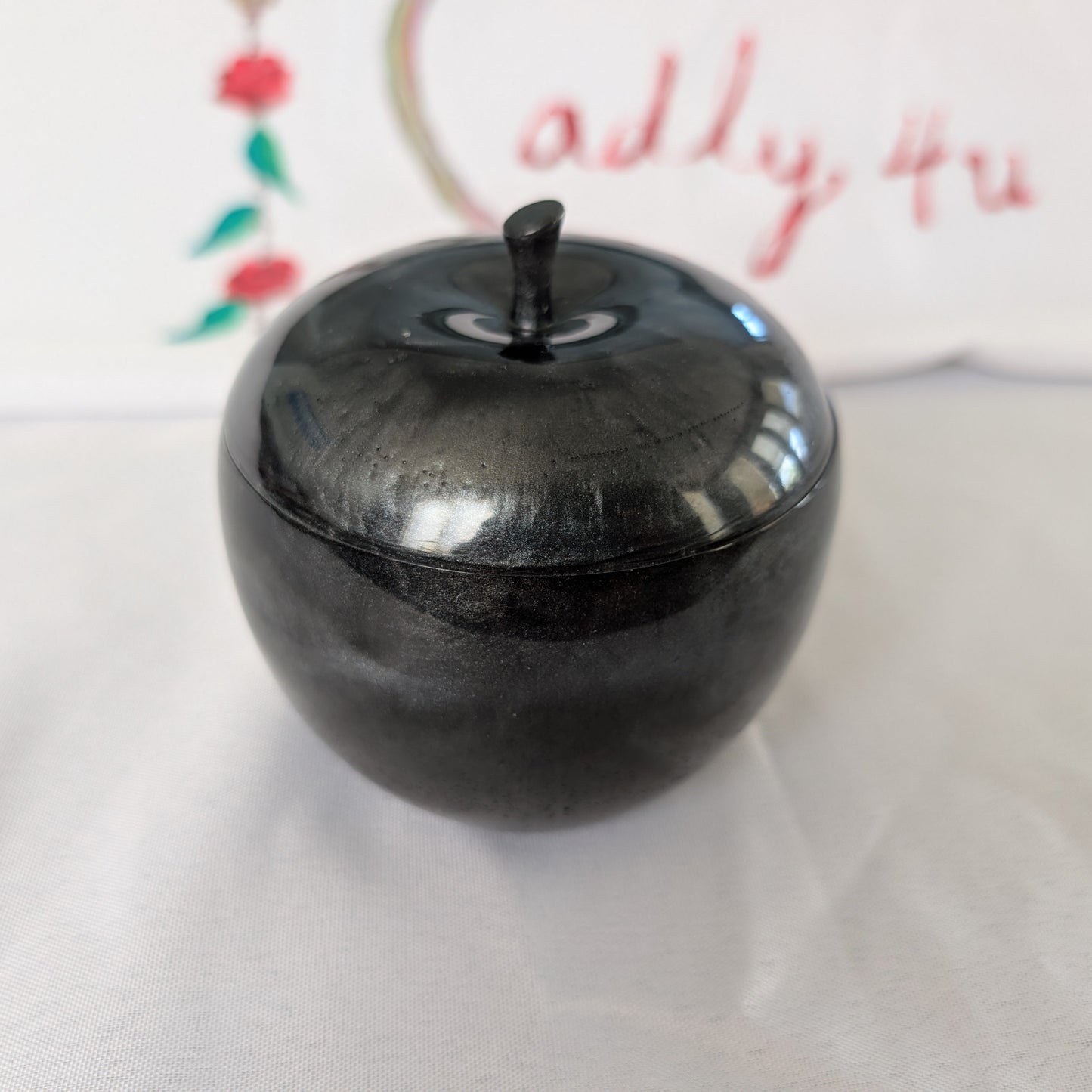 Knickknack - Resin apple trinket with lid