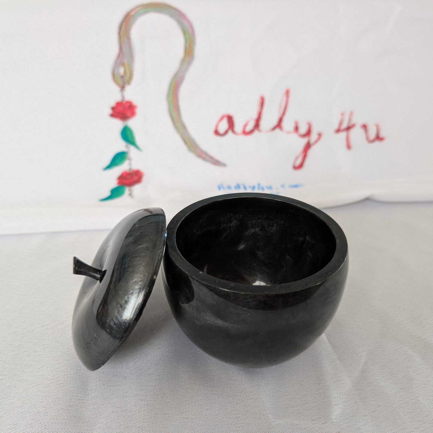 Knickknack - Resin apple trinket with lid