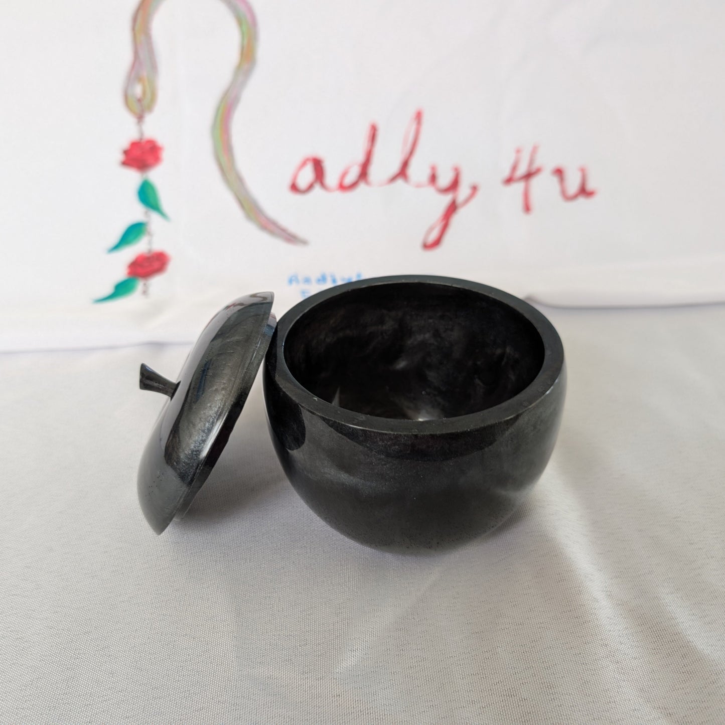 Knickknack - Resin apple trinket with lid