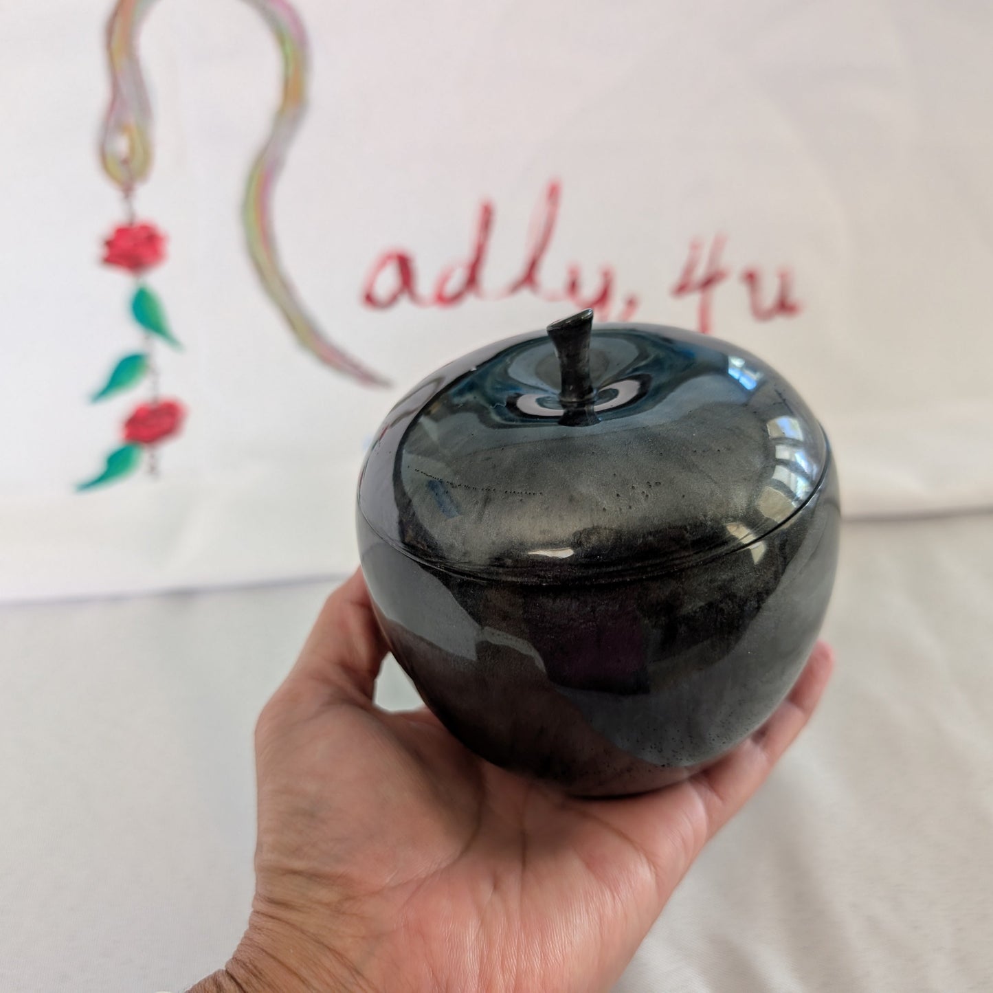 Knickknack - Resin apple trinket with lid