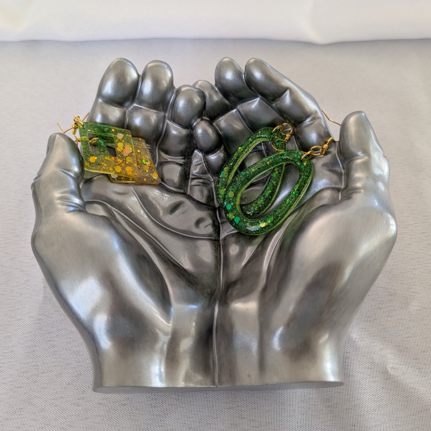Resin Reaching Hands Jewelry Holder – Unique Catch-all Tray for Rings & Keys