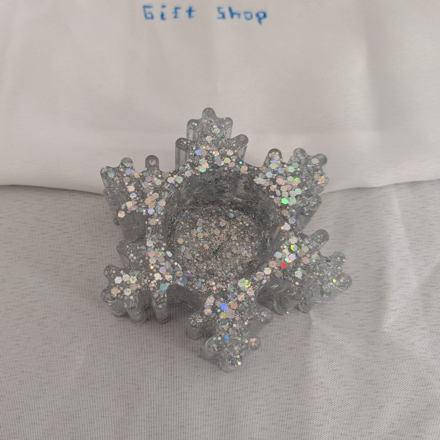 Knickknack - Resin Snowflake tea light/trinket holder