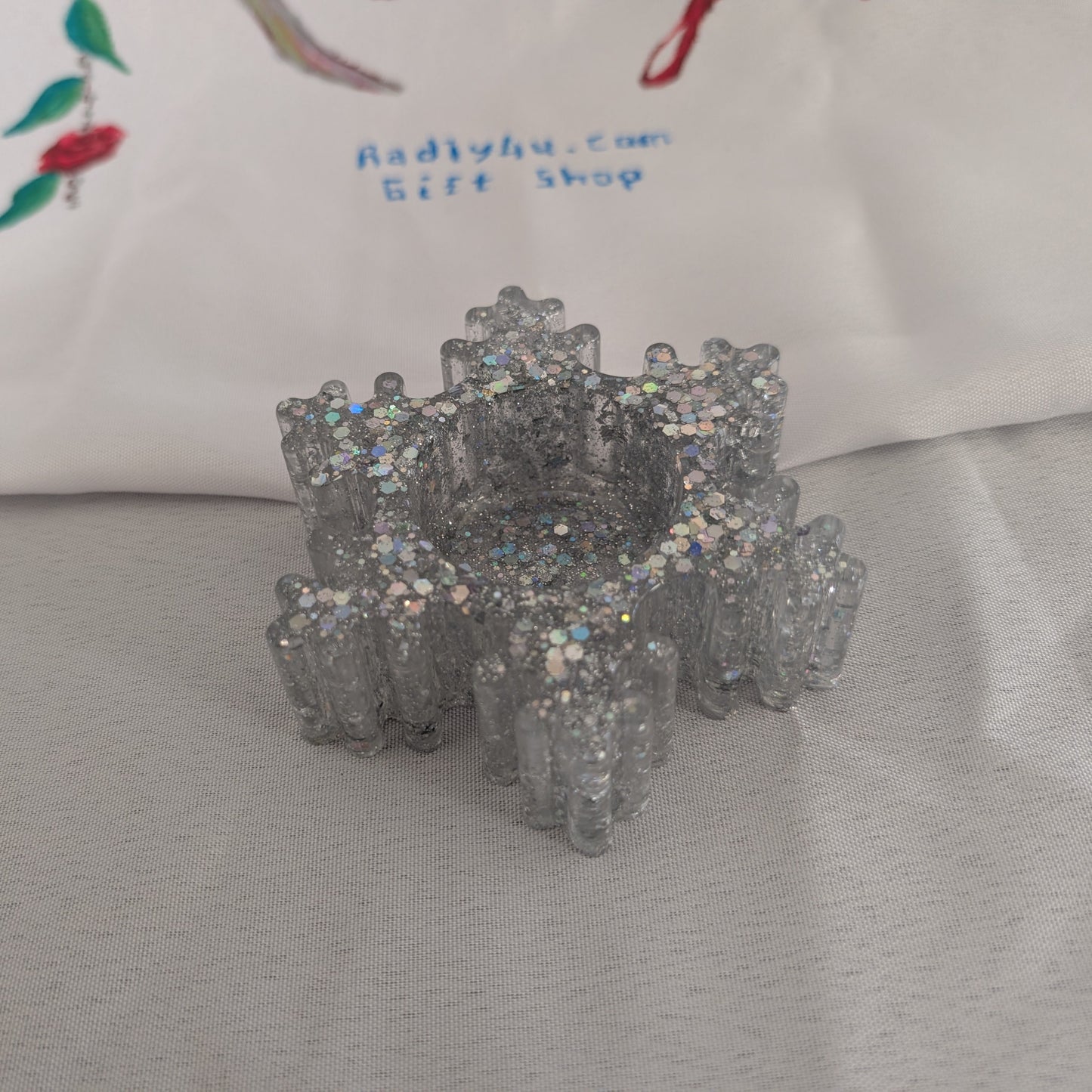 Knickknack - Resin Snowflake tea light/trinket holder