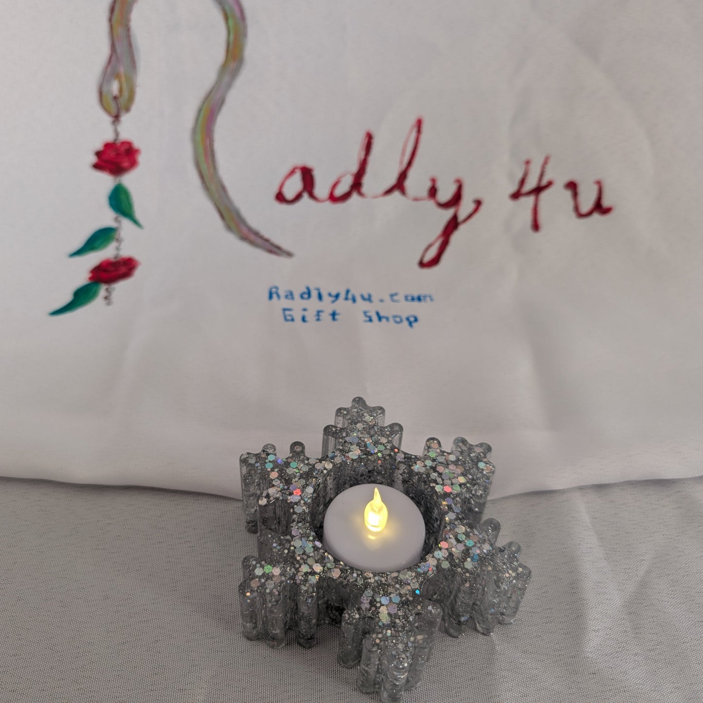 Knickknack - Resin Snowflake tea light/trinket holder