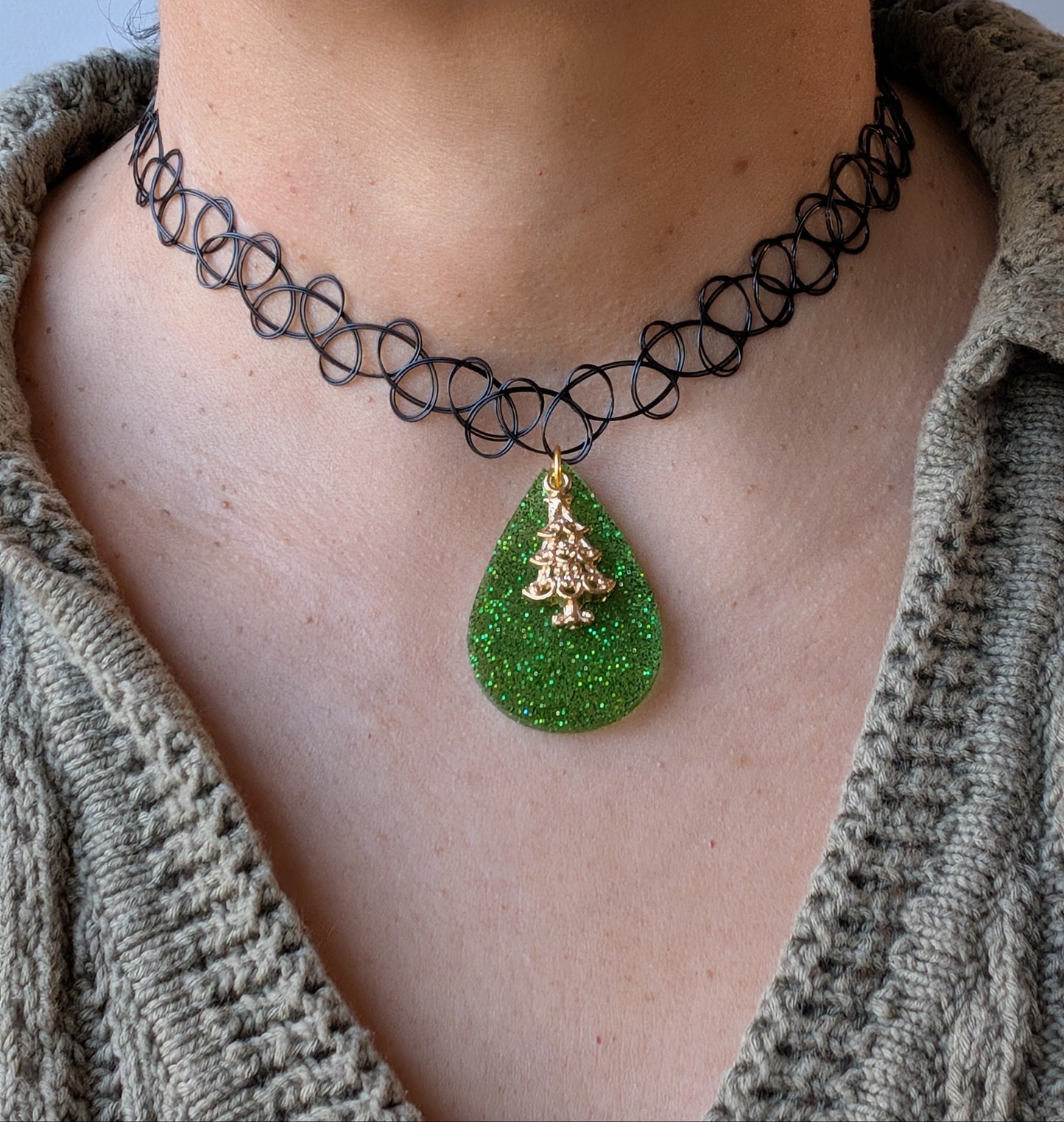 Necklace - Choker Adjustable Stretchy Elastic Necklace with resin holiday pendant and charm