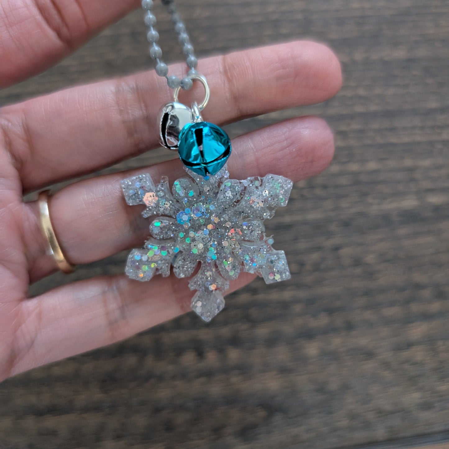 Keychain - Resin snowflake with jingle bells
