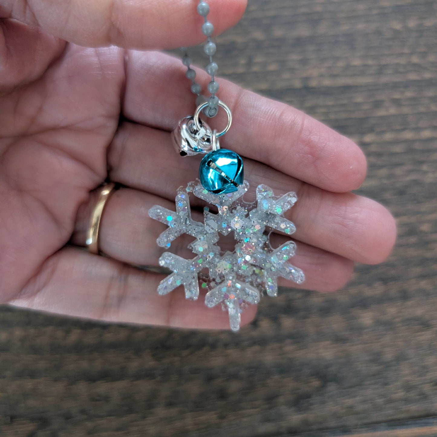 Keychain - Resin snowflake with jingle bells