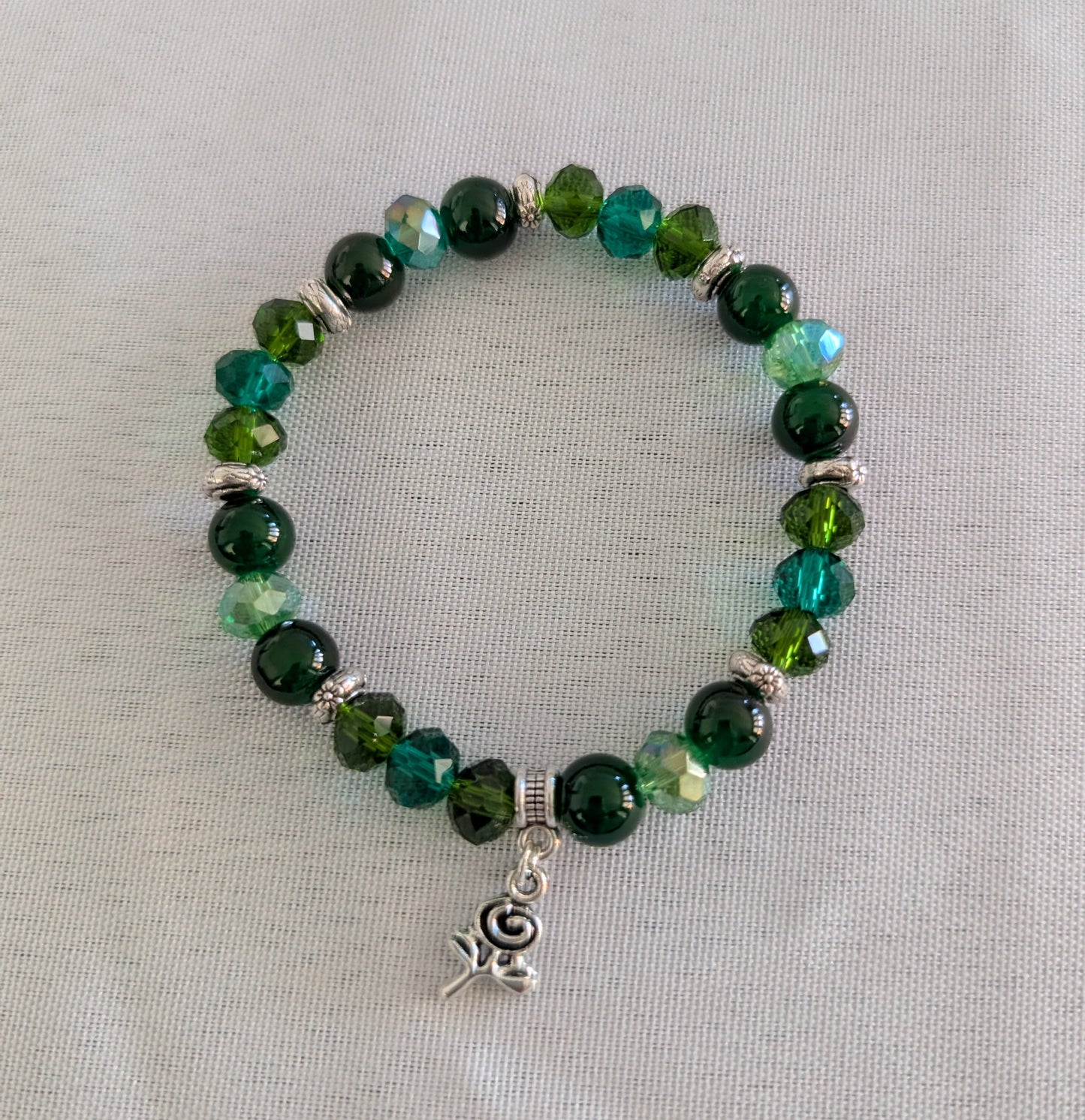 Bracelet - Elastic green beads with silver flower charm
