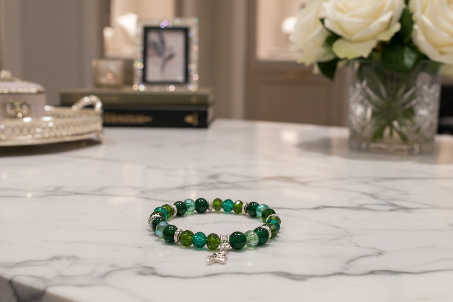 Bracelet - Elastic green beads with silver flower charm