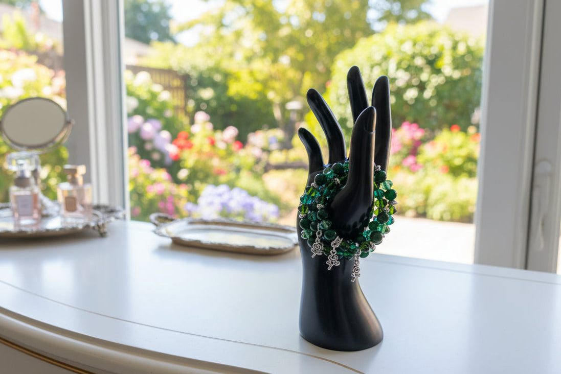Bracelet - Elastic green beads with silver flower charm