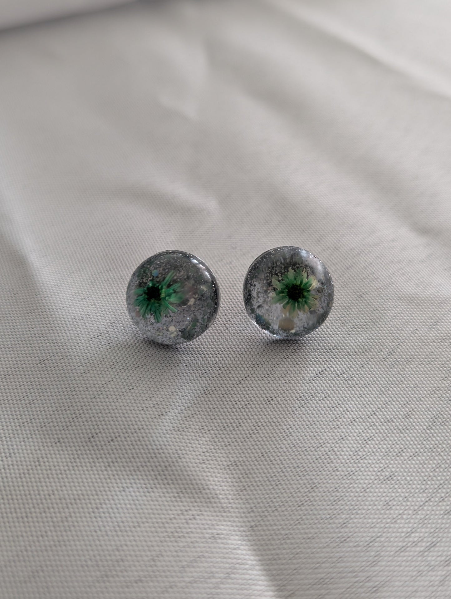 Earrings - 3D Dried flowers Resin on post