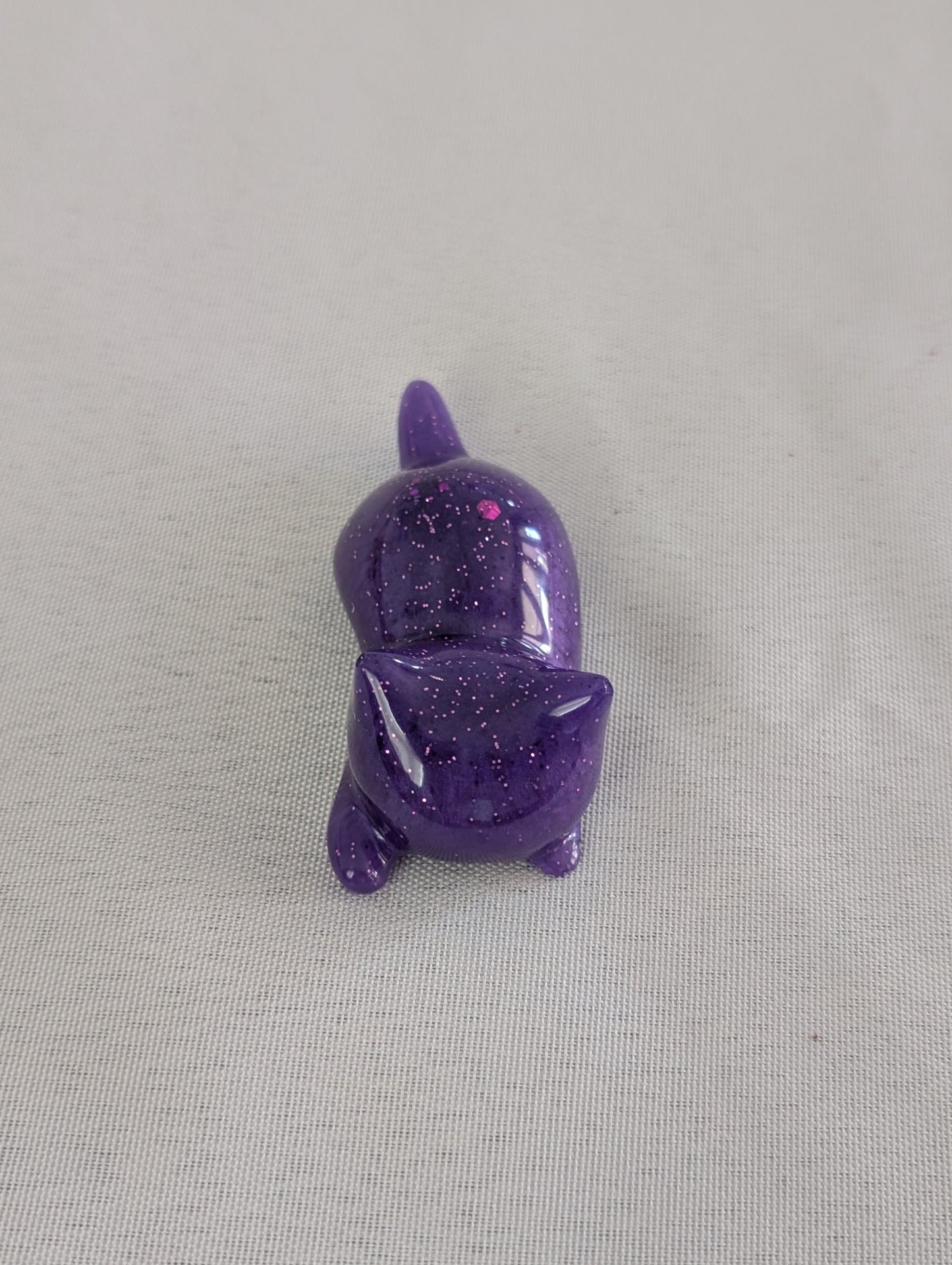 Resin small purple cat trinket
