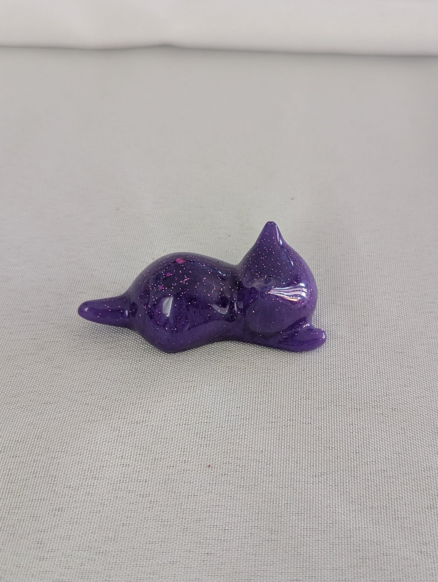 Resin small purple cat trinket