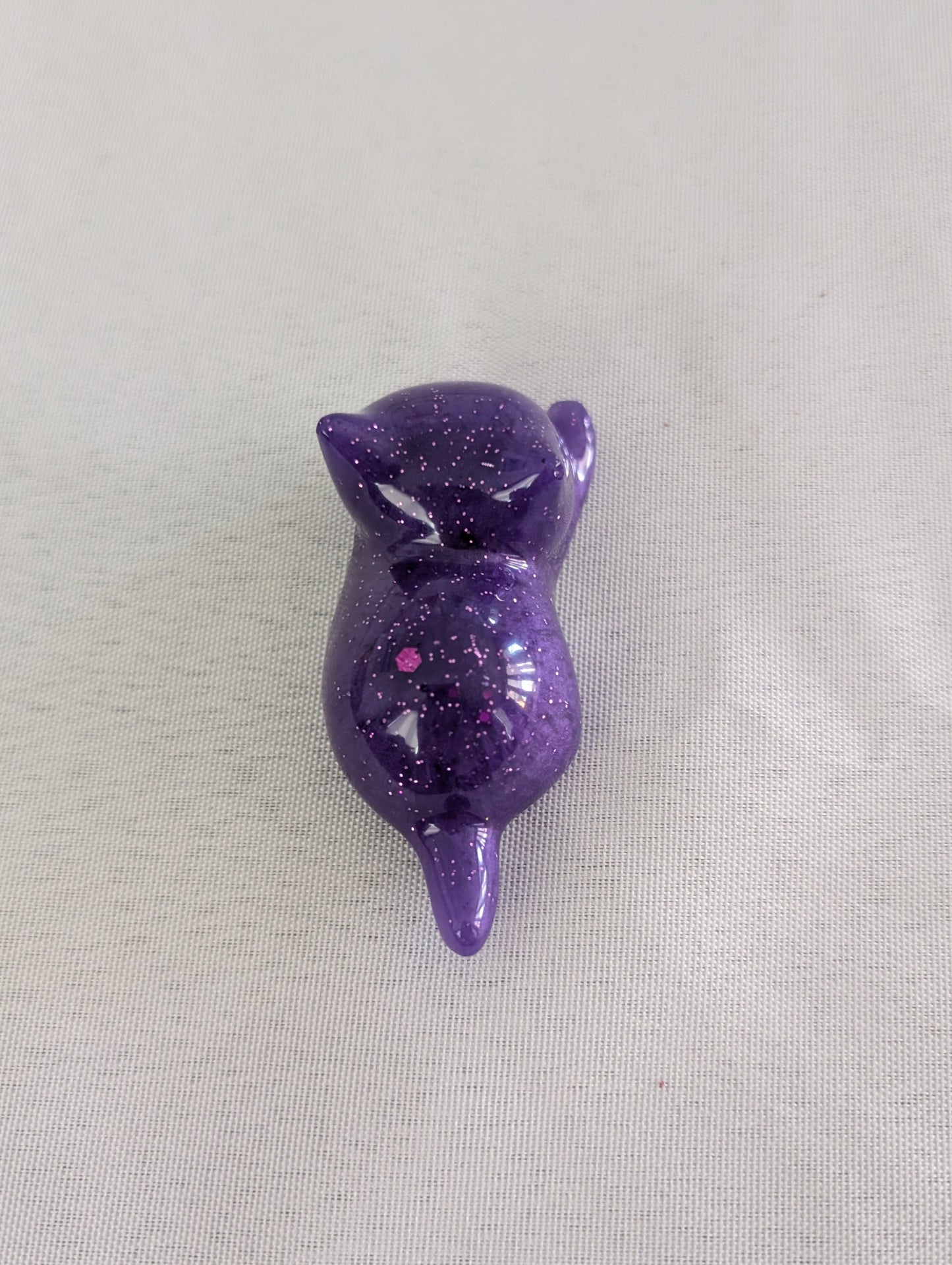 Resin small purple cat trinket