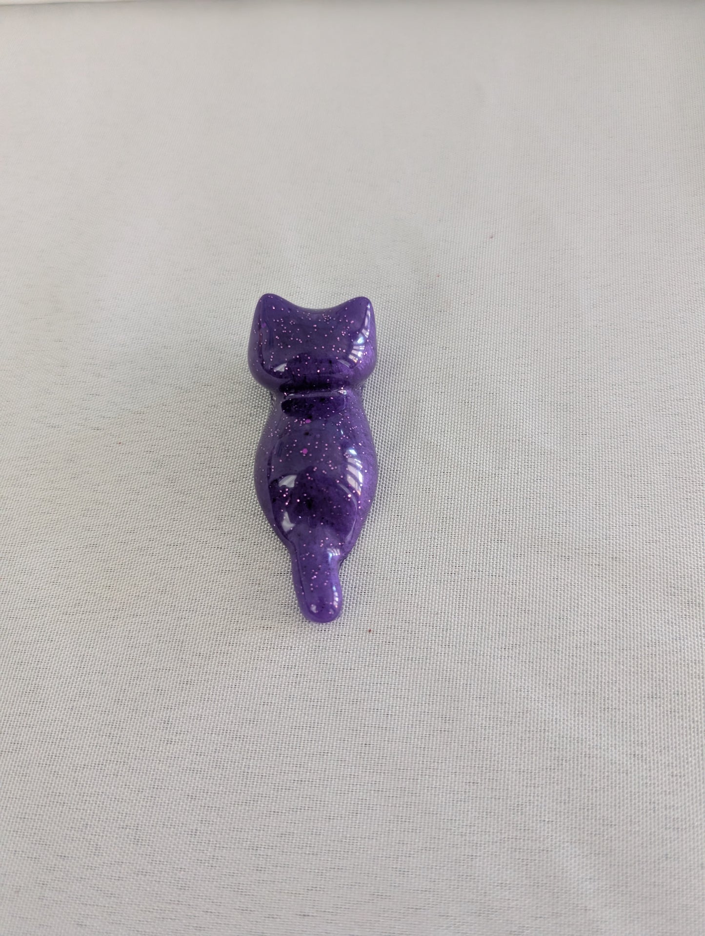 Resin small purple cat trinket