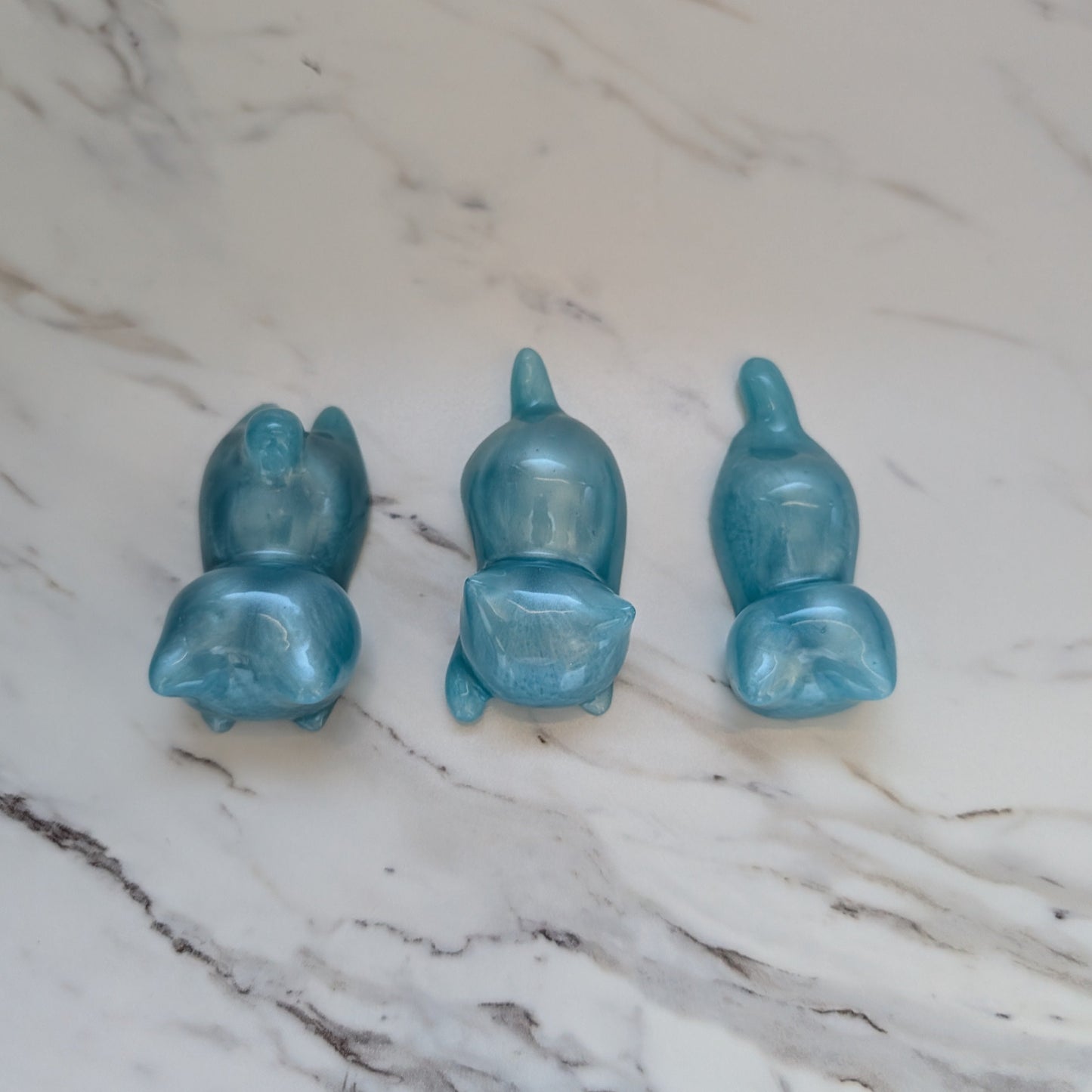 Resin small blue cat trinket