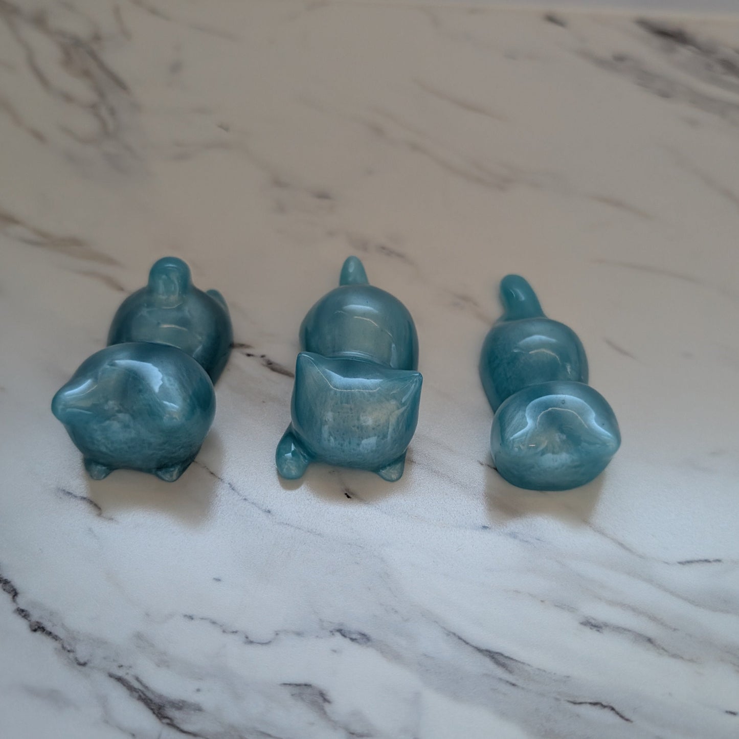 Resin small blue cat trinket