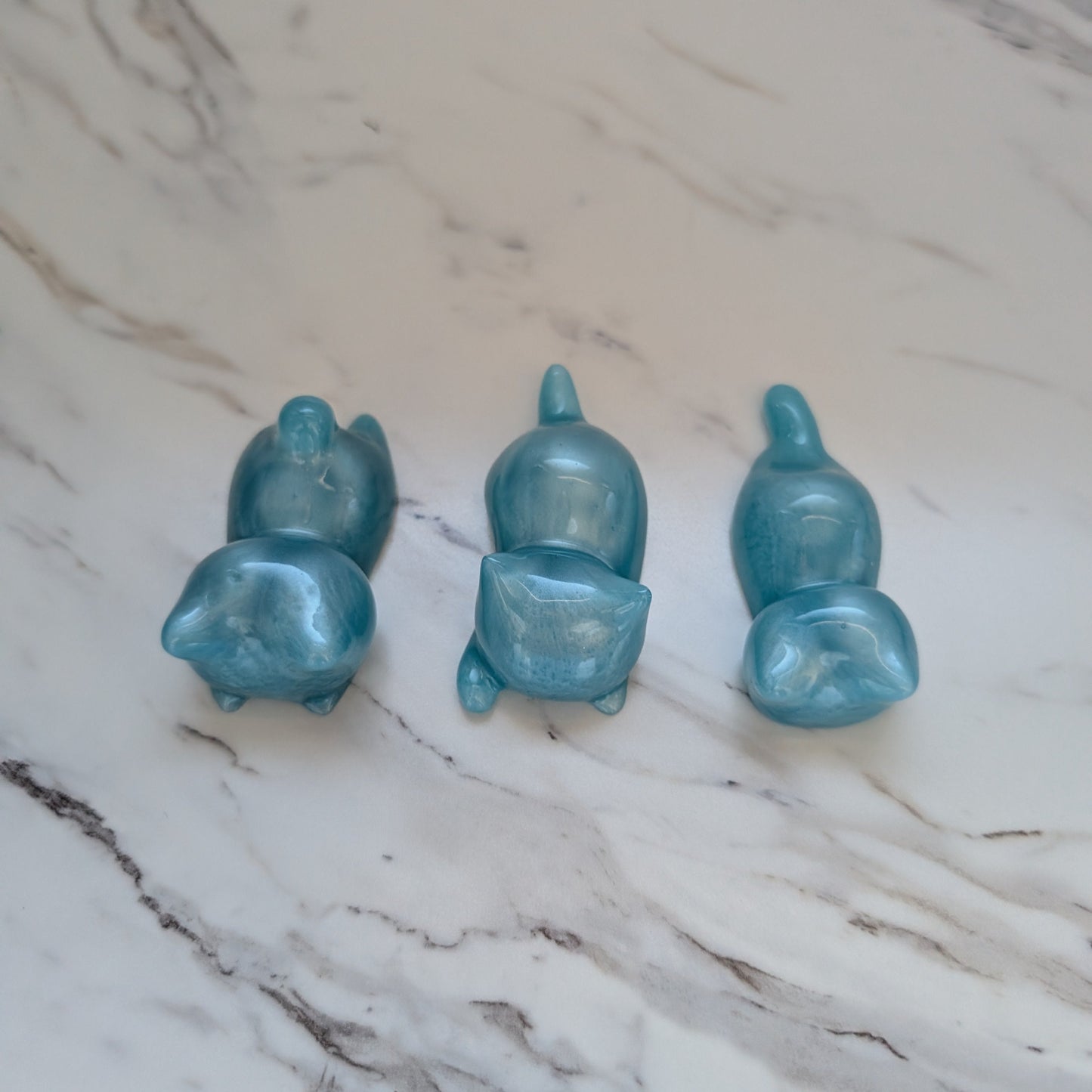 Resin small blue cat trinket