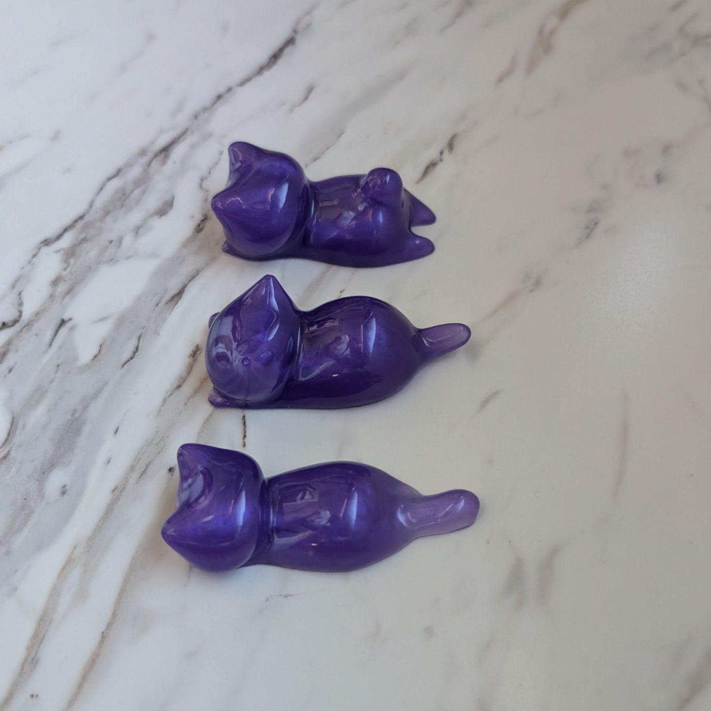 Resin small purple cat trinket