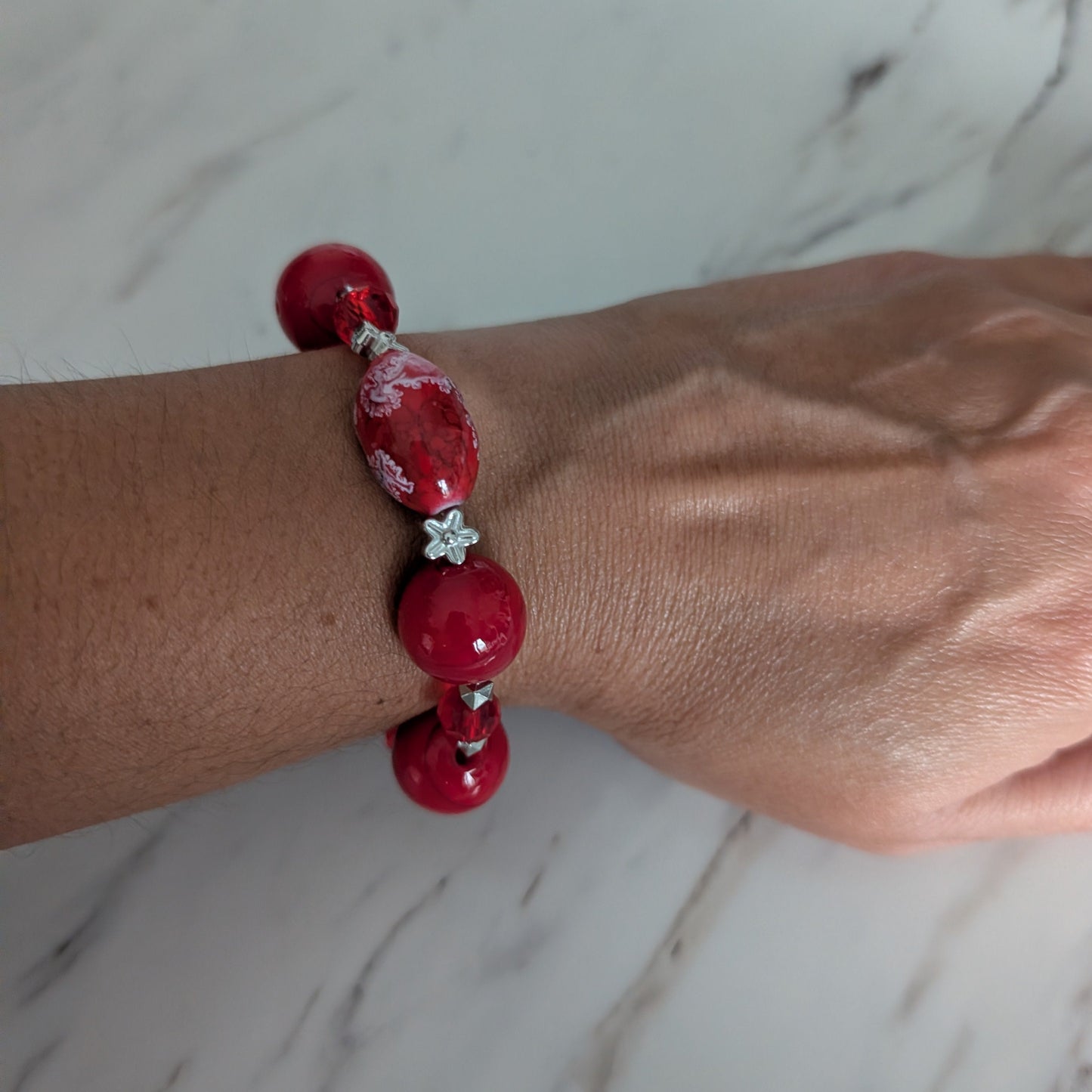 Handcrafted Red Glaze & Crystal Elastic Bracelet – Floral Accents