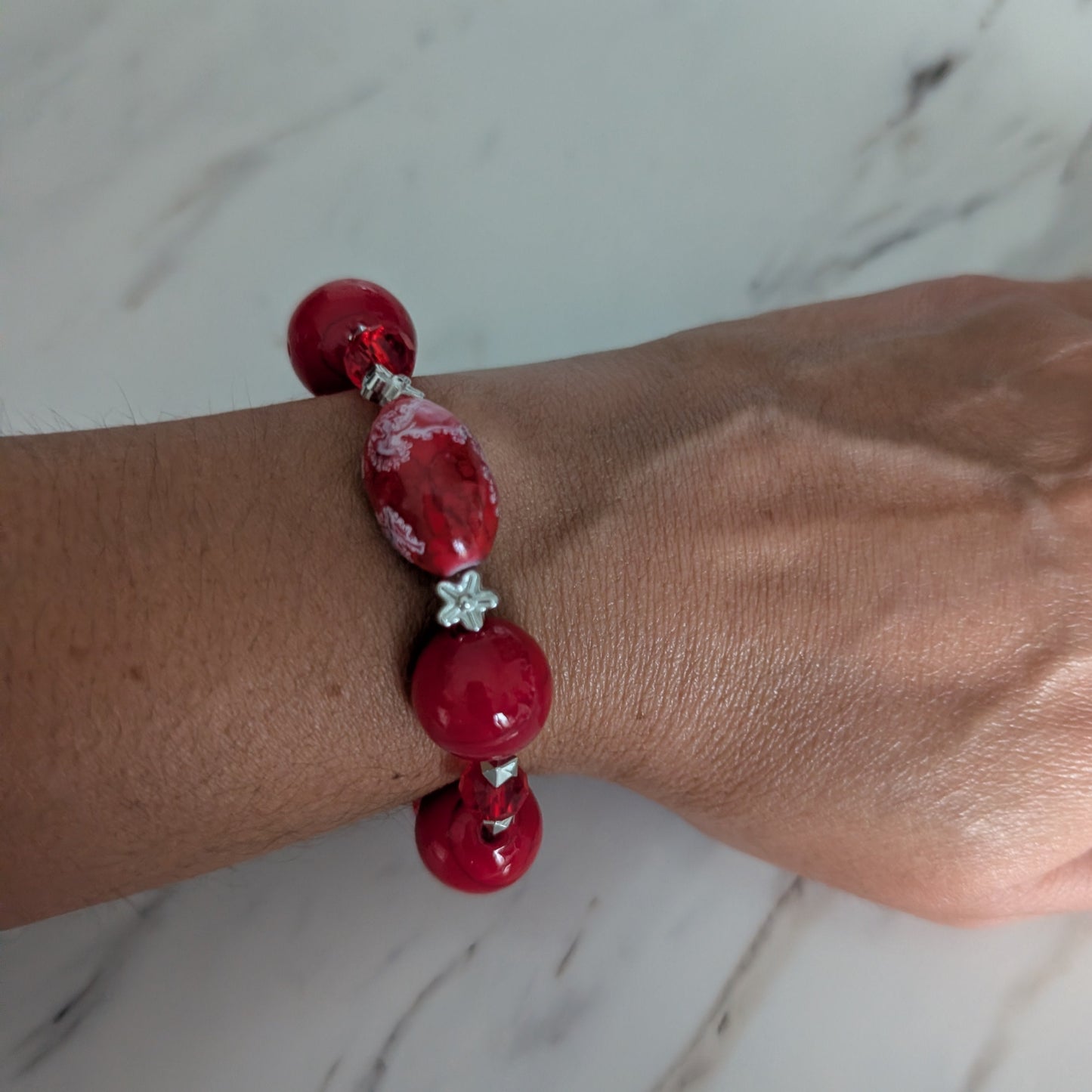 Handcrafted Red Glaze & Crystal Elastic Bracelet – Floral Accents