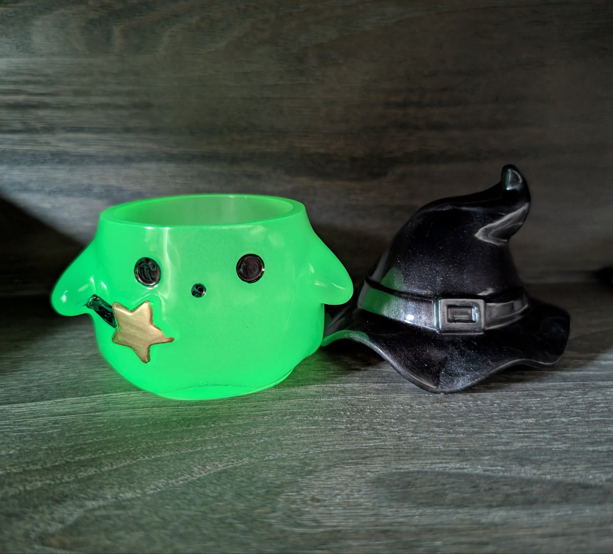 Handcrafted Resin Ghost Trinket Jar with Witch Hat Lid | Glow-in-the-Dark, Classic Pearl White & Mystical Purple