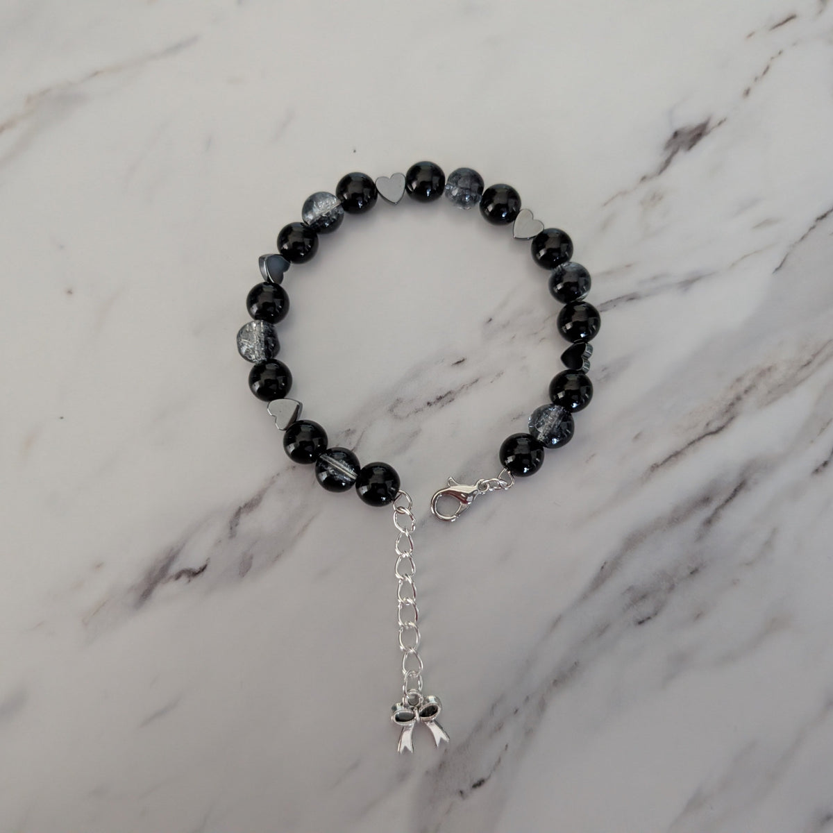 Black Glass Beaded Memory Wire Bracelet – Crackle Glass, Silver Hearts & Ribbon Charm, Adjustable (7"-8")