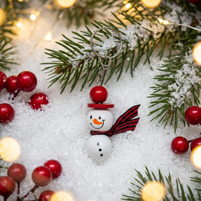 Handcrafted Wooden Bead Snowman Keychain – Festive Christmas Bag Charm & Holiday Gift