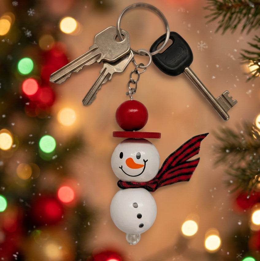Handcrafted Wooden Bead Snowman Keychain – Festive Christmas Bag Charm & Holiday Gift