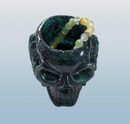 Knickknack - Resin hear no evil skull trinket