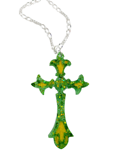 Necklace - 17.5 inches silver figaro chain with green yellow resin cross