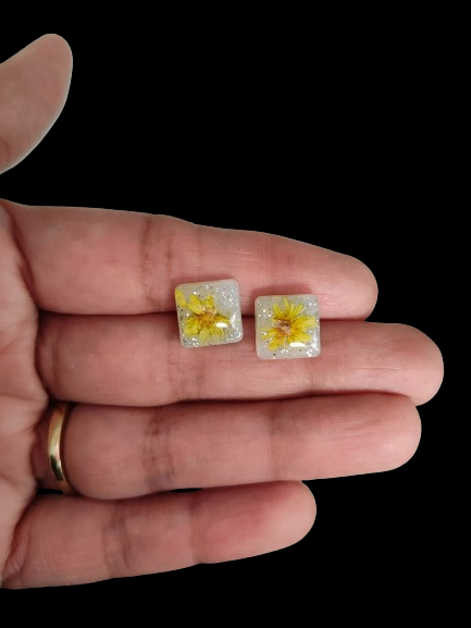 Earrings - Dried flowers Resin square studs