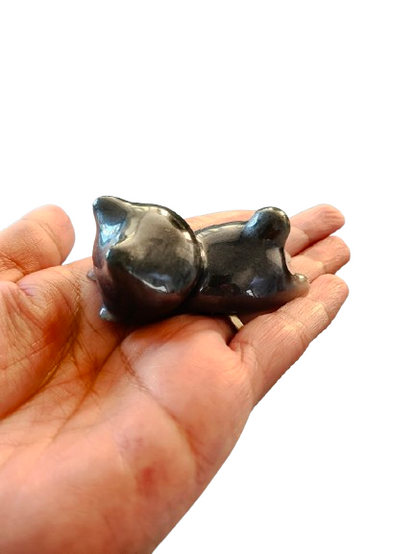 Knickknack - Resin small charcoal cat trinket